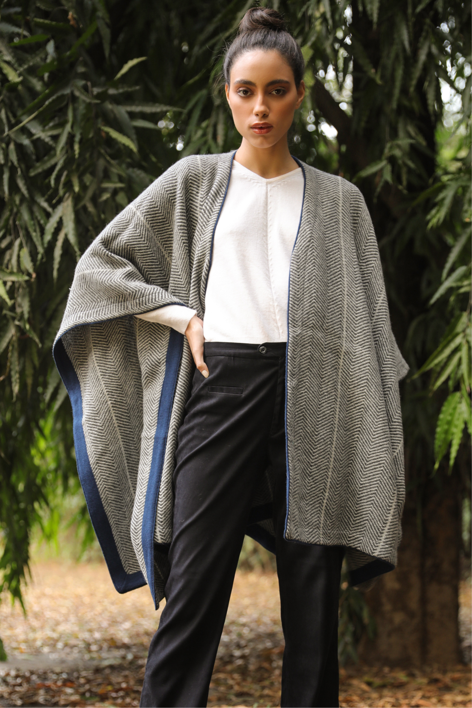 Woollen outerwear for women with herringbone weave