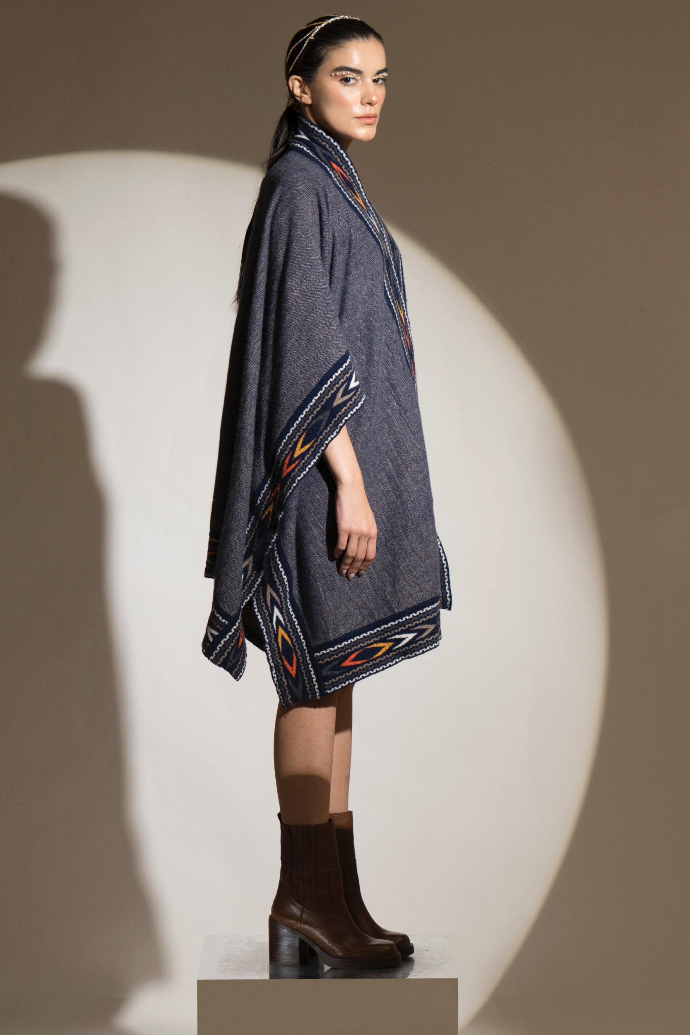 Star Sapphire Aztec Border Cape – Khaleej
