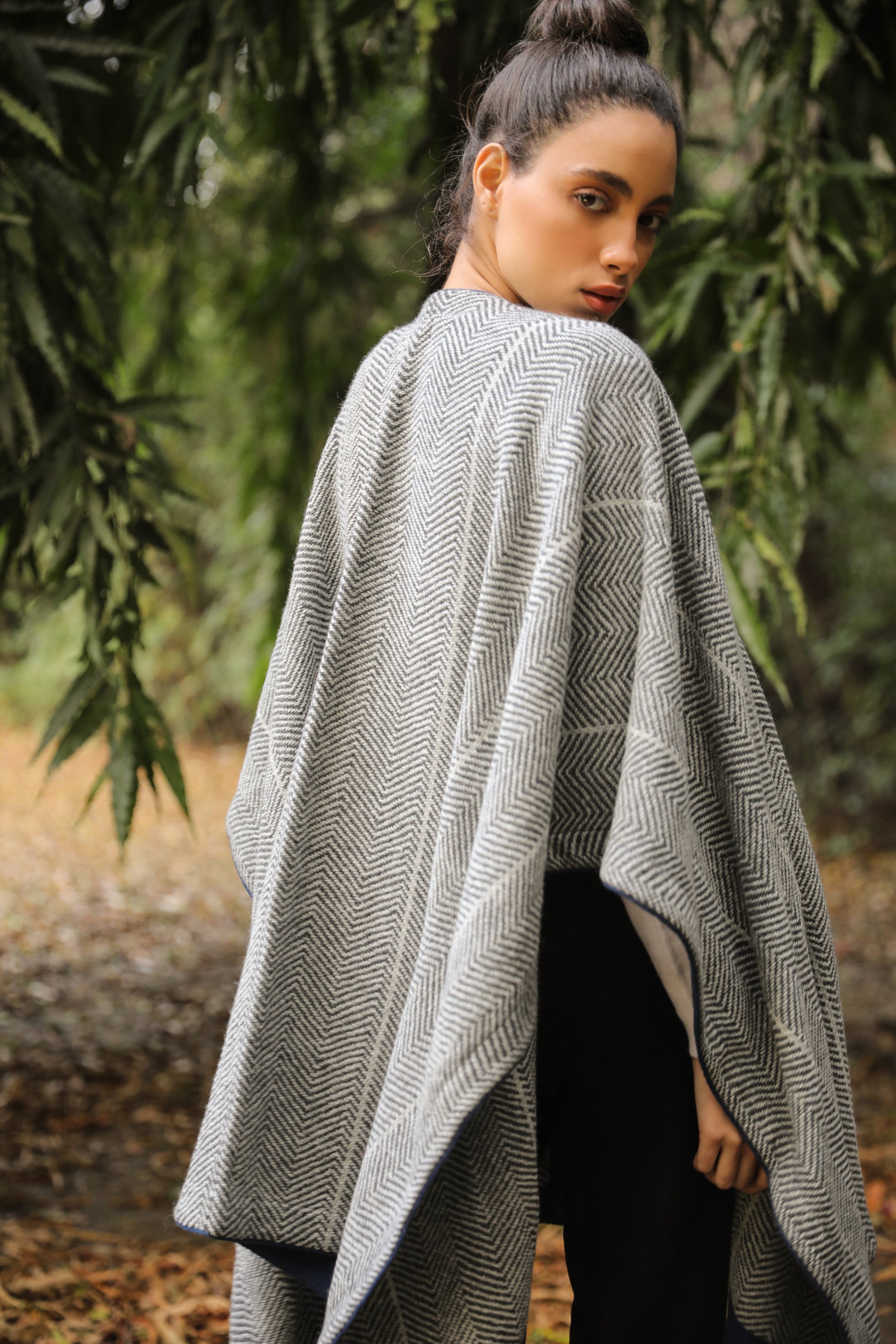 Woollen outerwear for women with herringbone weave